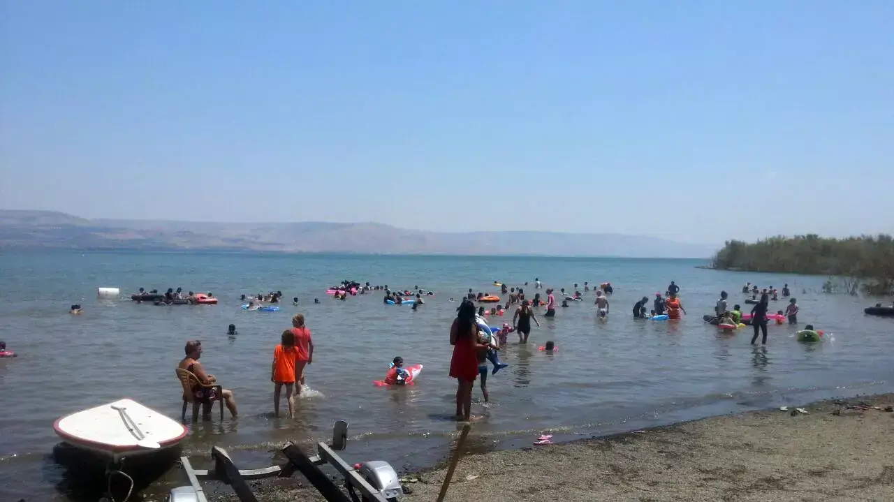 מבלים מוסלמים בחופי הכנרת במהלך עיד אל פיטר, יולי 2015 מבלים מוסלמים בחופי הכנרת במהלך עיד אל פיטר, יולי 2015
