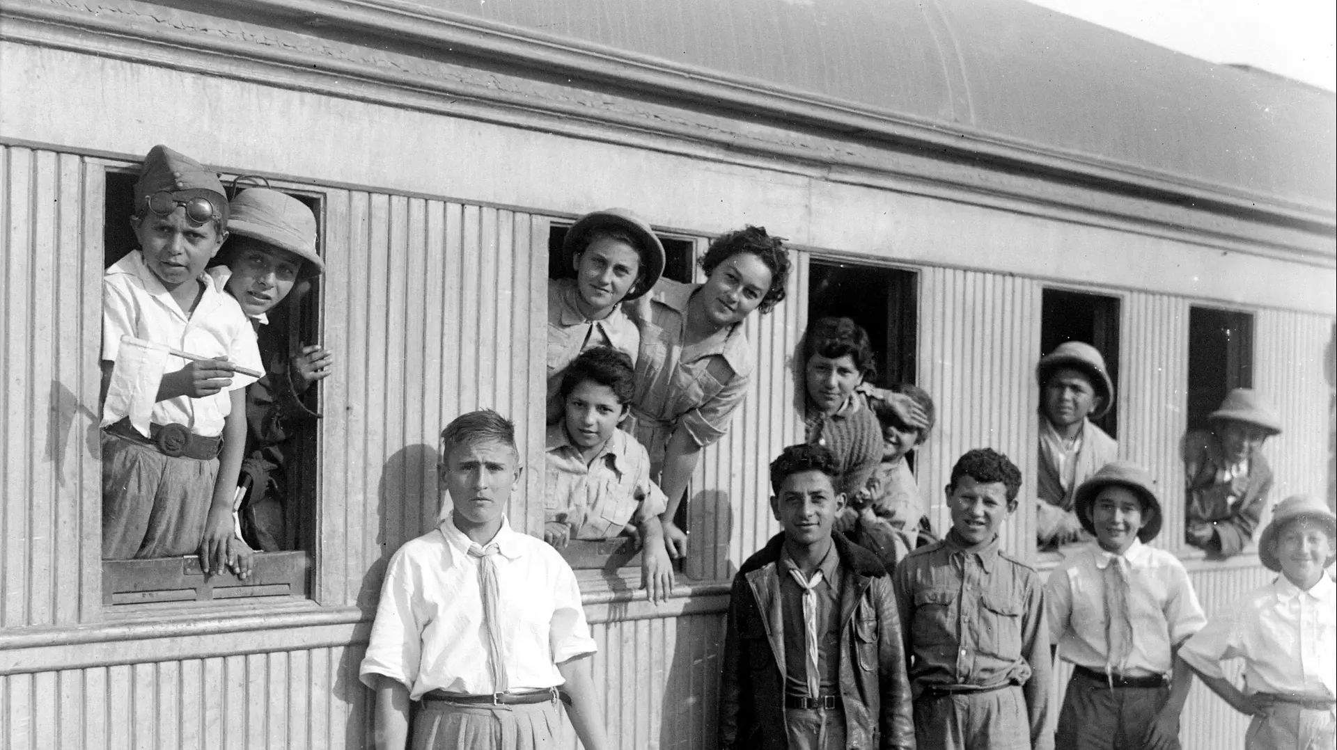 ילדי טהרן מגיעים לישראל, 1943