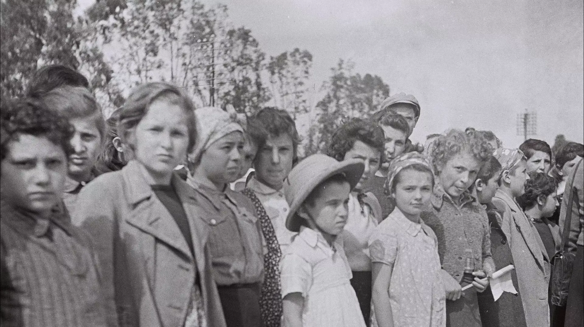 ילדי טהרן מגיעים לישראל, 1943 ילדי טהרן מגיעים לישראל, 1943