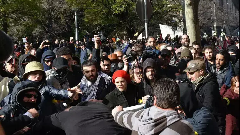 הפגנות תמיכה באיסלאם והפגנות אנטי-איסלאמיות שפרצו במלבורן שבאוסטרליה, יולי 2015 הפגנות תמיכה באיסלאם והפגנות אנטי-איסלאמיות שפרצו במלבורן שבאוסטרליה, יולי 2015