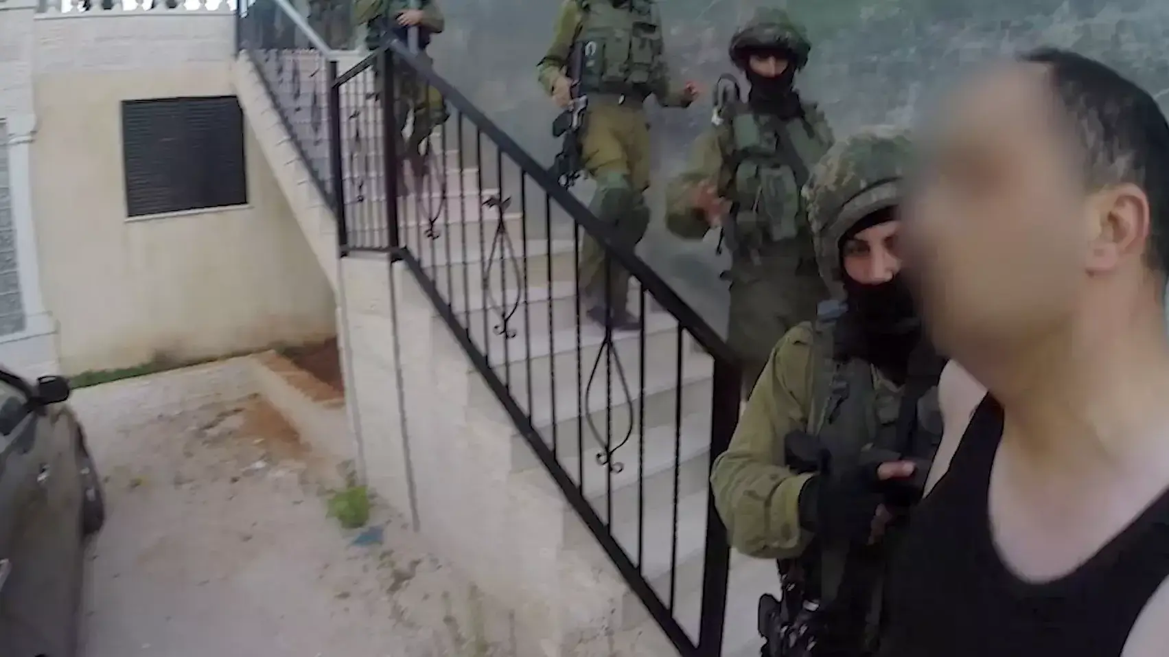 תיעוד: כוח דובדבן עוצר חברי חוליית חמאס החשודים ברצח מלאכי רוזנפלד תיעוד: כוח דובדבן עוצר חברי חוליית חמאס החשודים ברצח מלאכי רוזנפלד