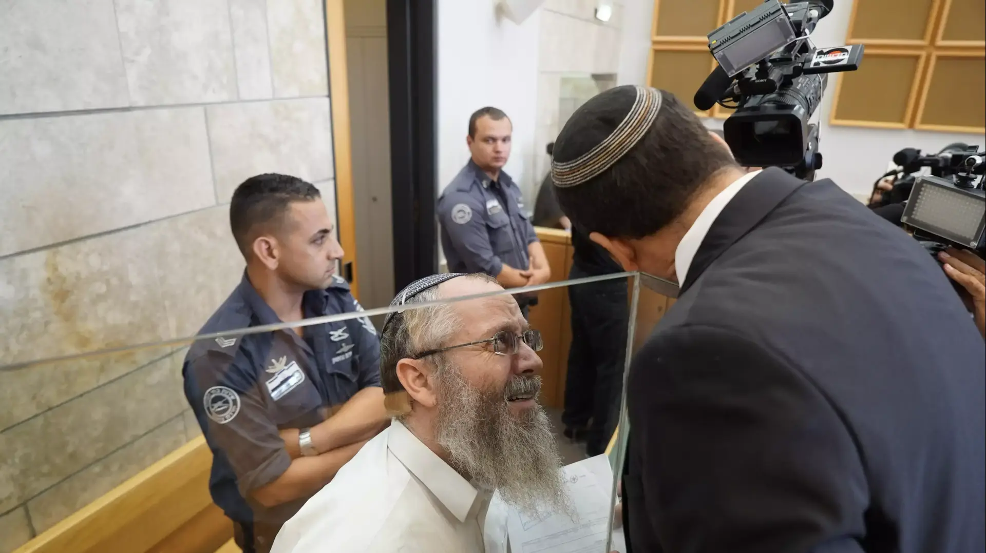 הארכת מעצר לרב עזרא שיינברג, בימ"ש השלום נצרת, 21 ביולי 2015 הארכת מעצר לרב עזרא שיינברג, בימ"ש השלום נצרת, 21 ביולי 2015