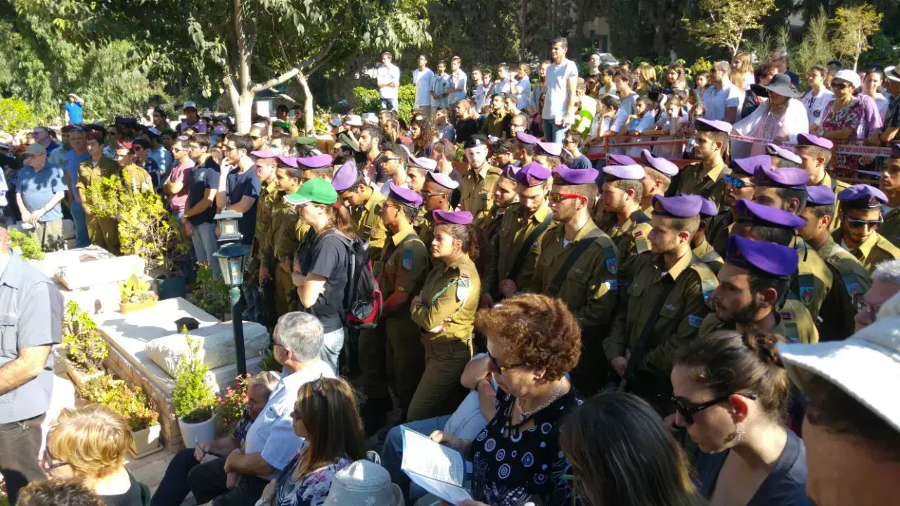 אזכרה לסרן הדר גולדין,בית העלמין בכפר סבא, יולי 2015 אזכרה לסרן הדר גולדין,בית העלמין בכפר סבא, יולי 2015