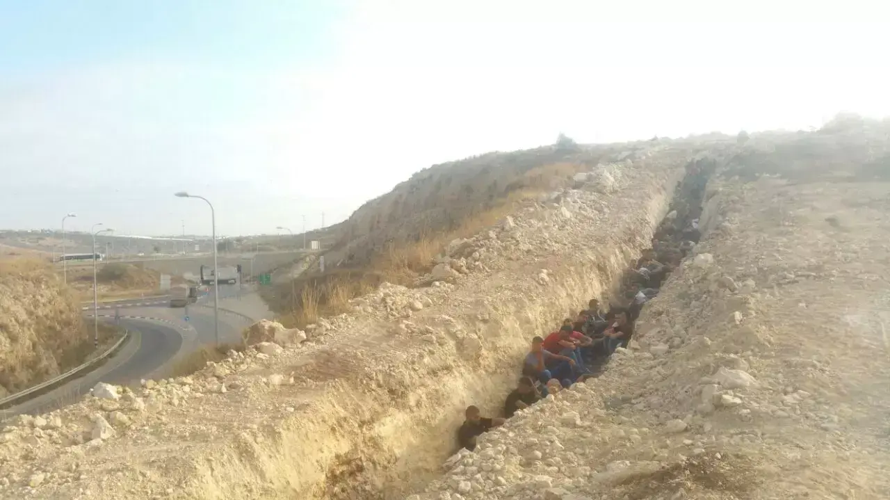 שוהים בלתי חוקיים בתעלה סמוך ליישוב אורנית בשומרון, 22 ביולי 2015 שוהים בלתי חוקיים בתעלה סמוך ליישוב אורנית בשומרון, 22 ביולי 2015