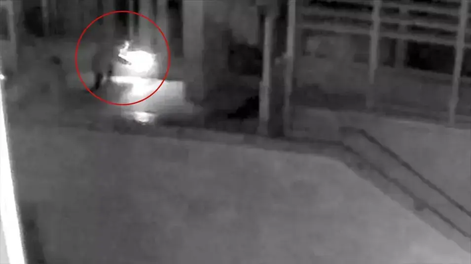 תיעוד ממצלמות האבטחה: כך הציתו האחים נחמן את בית הספר הדו לשוני תיעוד ממצלמות האבטחה: כך הציתו האחים נחמן את בית הספר הדו לשוני