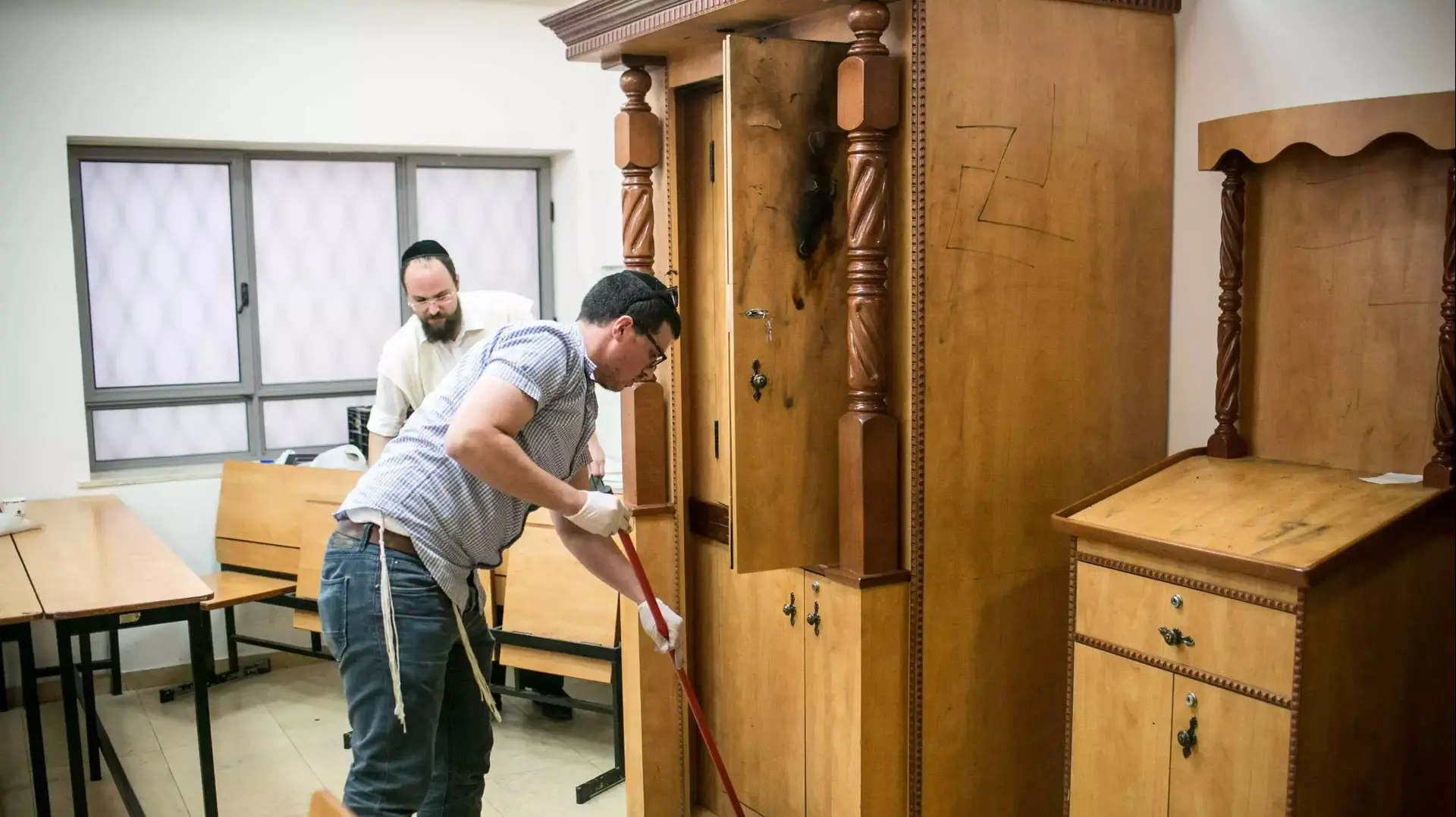 הצתה בבית מדרש ברחוב קינג ג'ורג 57, ירושלים. יולי 2015 הצתה בבית מדרש ברחוב קינג ג'ורג 57, ירושלים. יולי 2015