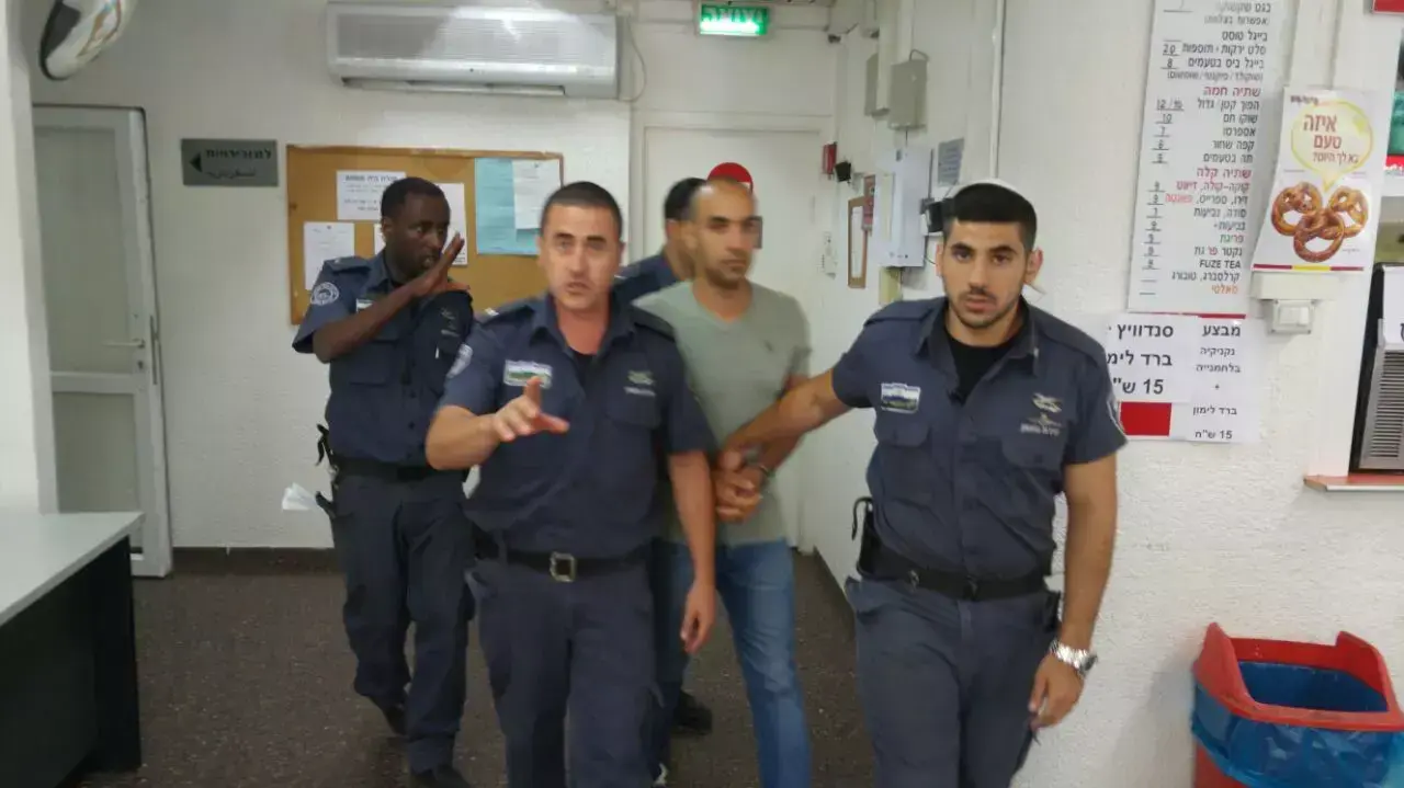 חן יצחקיאן בן 30 מפרדסיה, מואשם בדריסה ופציעה של תושבת חדרה בת 38 בחוף חדרה. יולי 2015 חן יצחקיאן בן 30 מפרדסיה, מואשם בדריסה ופציעה של תושבת חדרה בת 38 בחוף חדרה. יולי 2015