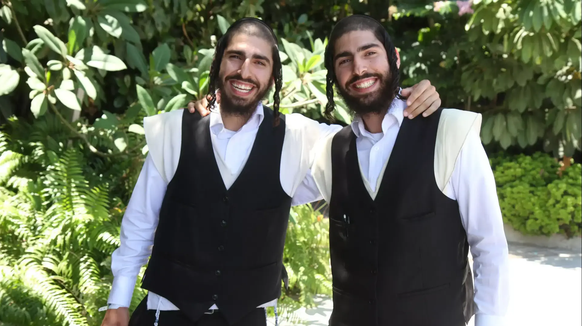התאומים ניב ורן כהן, תאומים שנשואים לתאומות. יולי 2015