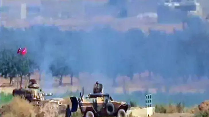 כוחות שריון של צבא טורקיה באזור הגבול עם סוריה, 23 ביולי 2015 כוחות שריון של צבא טורקיה באזור הגבול עם סוריה, 23 ביולי 2015