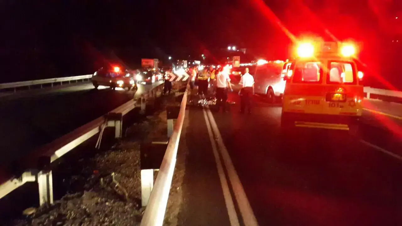 הולך רגל נהרג מפגיעת מכונית בכביש החוך ליד מחלף חבצלת, 23 ביולי 2015 הולך רגל נהרג מפגיעת מכונית בכביש החוך ליד מחלף חבצלת, 23 ביולי 2015