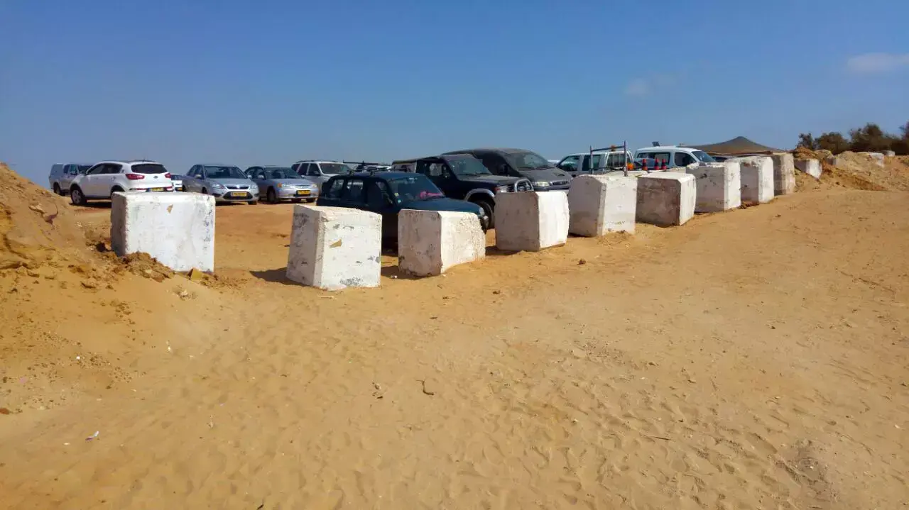 מבצע אכיפה נגד כלי רכב שיורדים לקו המים בחוף בחדרה, שבוע אחרי הדריסה מבצע אכיפה נגד כלי רכב שיורדים לקו המים בחוף בחדרה, שבוע אחרי הדריסה