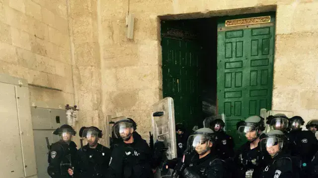 המשטרה פרצה להר הבית בעקבות התפרעויות של צעירים מוסלמים, יולי 2015 המשטרה פרצה להר הבית בעקבות התפרעויות של צעירים מוסלמים, יולי 2015
