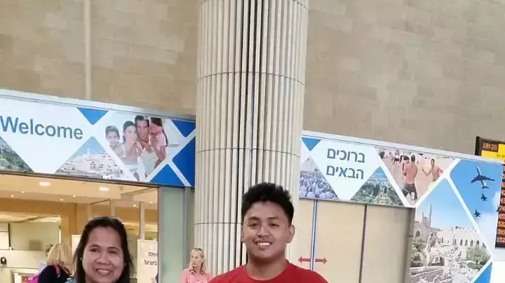 מרק וורן סלוודור, נער פיליפיני בן 16 הגיע לבקר את אימו החיה בישראל מרק וורן סלוודור, נער פיליפיני בן 16 הגיע לבקר את אימו החיה בישראל
