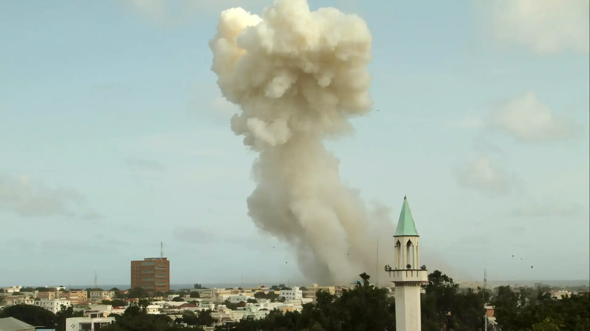 13 הרוגים ו-21 פצועים בהתפוצצות מכונית תופת בבירת סומליה, מוגדישו, יולי 2015