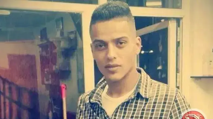 מחמוד אבו לטיפה, בן 18 ממחנה הפליטים קלנדיה שנהרג לאחר שנפל מגג במהלך מעצר של מג"ב, יולי 2015 מחמוד אבו לטיפה, בן 18 ממחנה הפליטים קלנדיה שנהרג לאחר שנפל מגג במהלך מעצר של מג"ב, יולי 2015