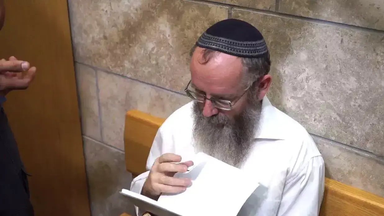 הרב שיינברג מצפת הואשם בביצוע עבירות מין ב-12 נשים