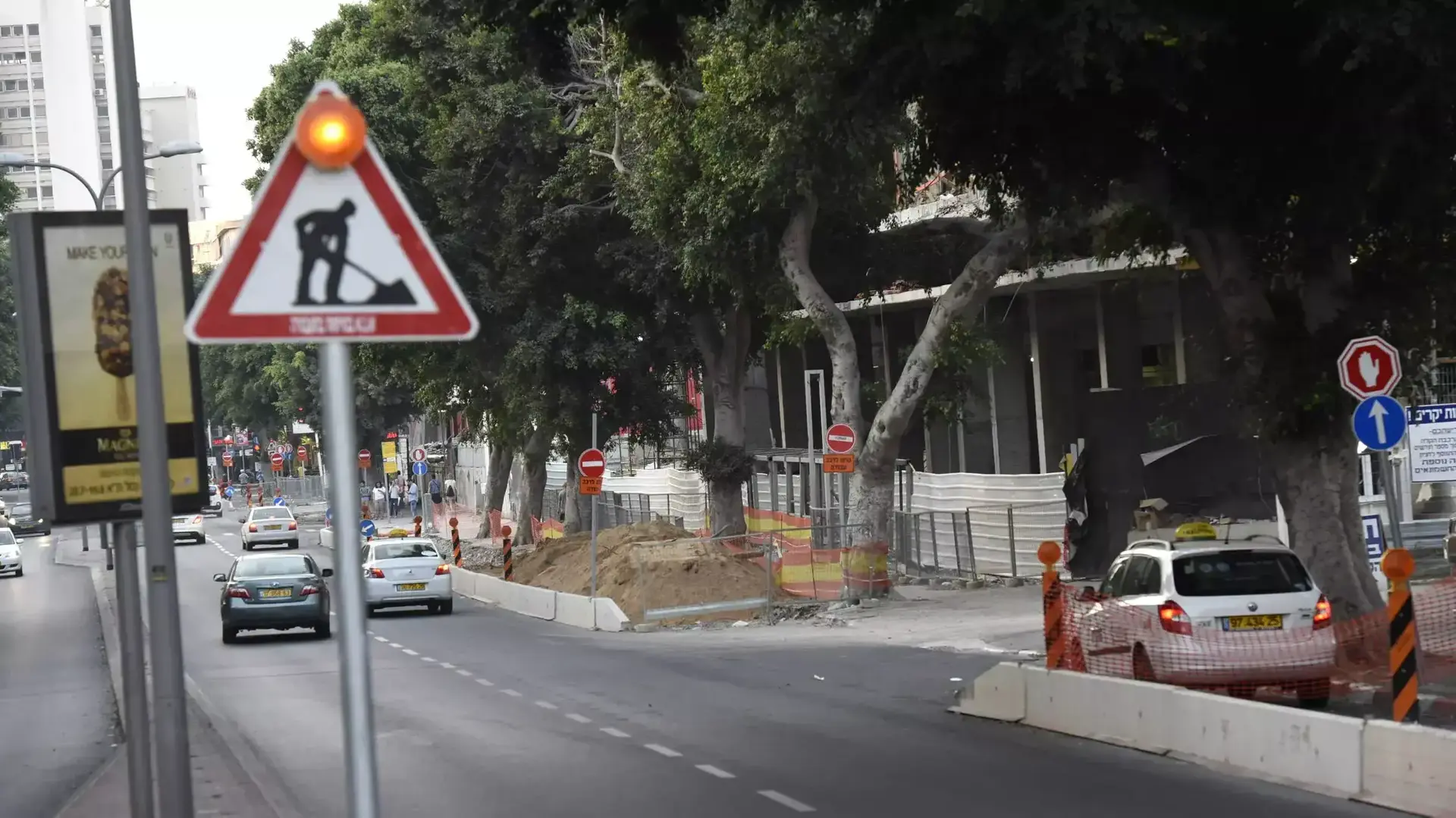 עבודות הרכבת הקלה, תל אביב. יולי 2015 עבודות הרכבת הקלה, תל אביב. יולי 2015