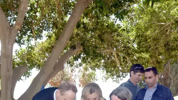 שרה נתניהו בטקס הנחת אבן פינה למועדון ילדים ע"ש דניאל טרגרמן, נחל עוז, 29 ביולי 2015 שרה נתניהו בטקס הנחת אבן פינה למועדון ילדים ע"ש דניאל טרגרמן, נחל עוז, 29 ביולי 2015