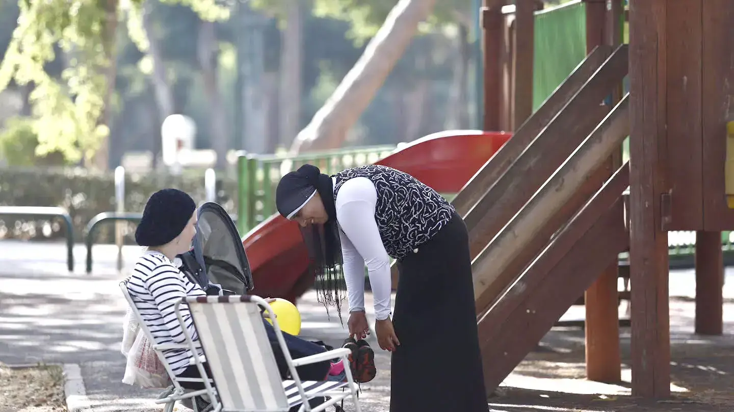 משפחות ערביות ויהודיות מבלות בפארק הירקון תל אביב בחופש הגדול משפחות ערביות ויהודיות מבלות בפארק הירקון תל אביב בחופש הגדול