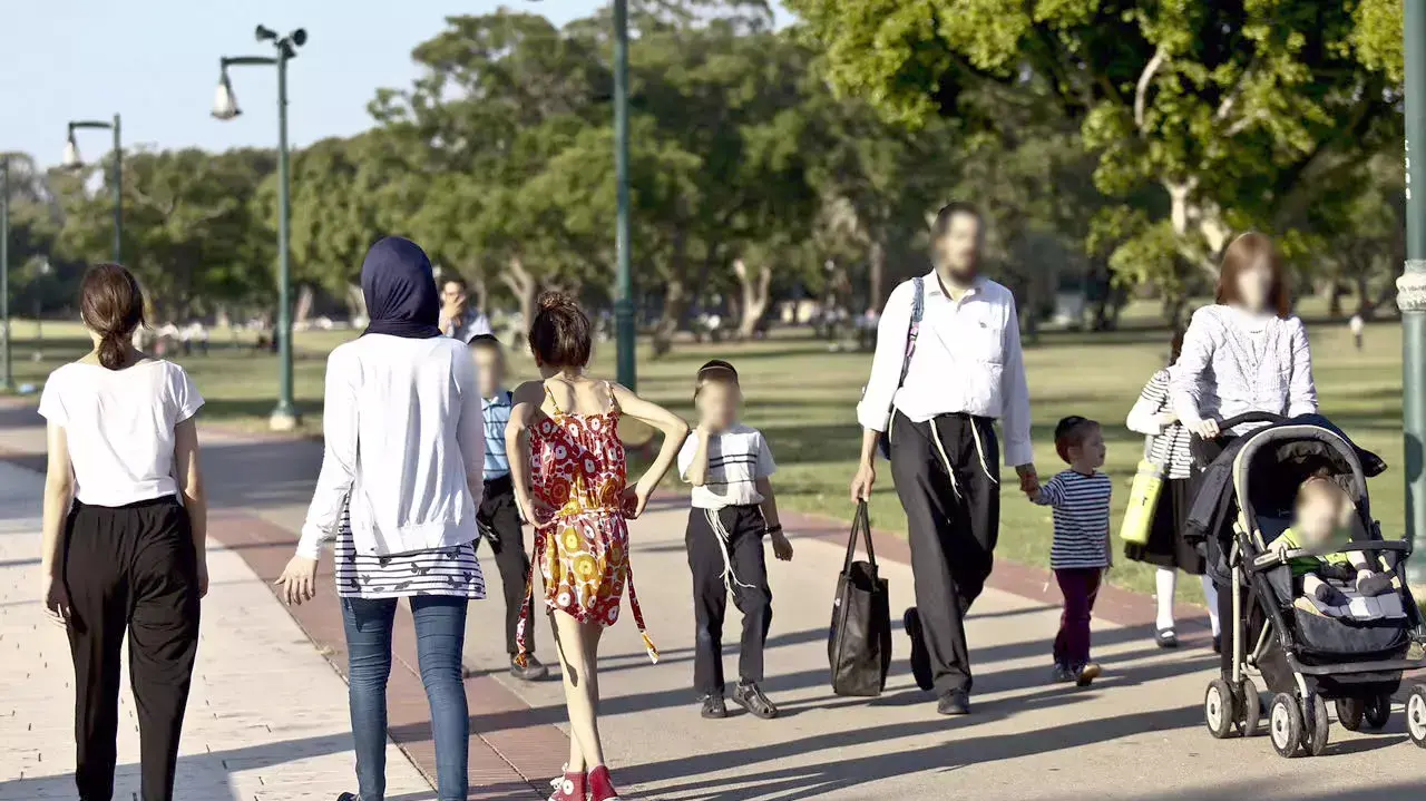 משפחות ערביות ויהודיות מבלות בפארק הירקון תל אביב בחופש הגדול משפחות ערביות ויהודיות מבלות בפארק הירקון תל אביב בחופש הגדול
