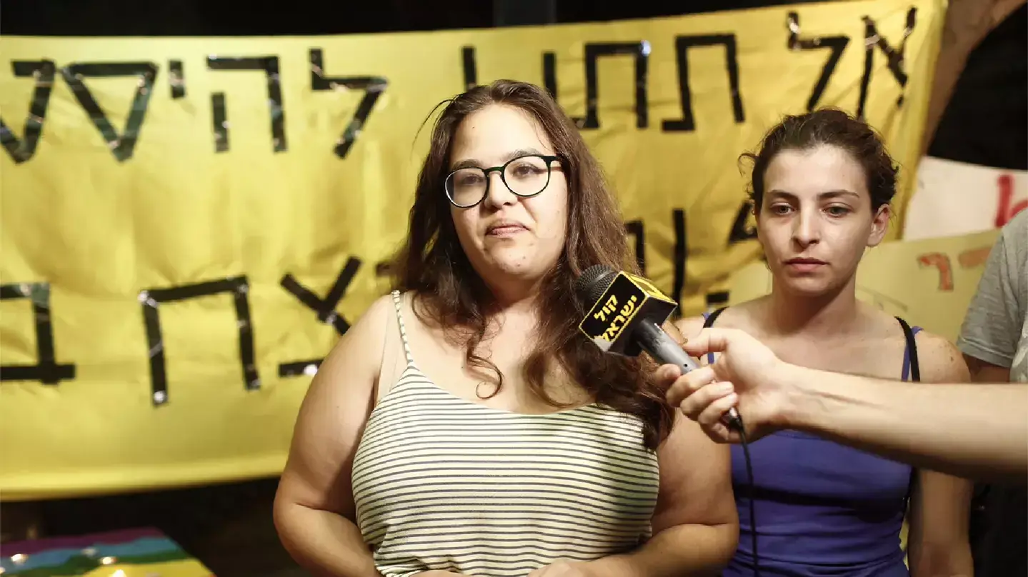 אנה, נפצעה בברנוער לפני 6 שנים. יולי 2015 אנה, נפצעה בברנוער לפני 6 שנים. יולי 2015