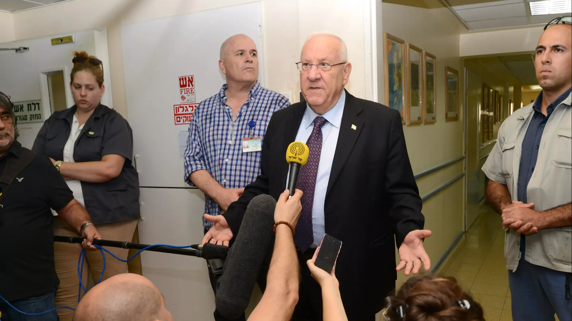 נשיא המדינה ראובן ריבלין בביקור משפחת דוואבשה בבית החולים שיבא תל השומר, 31 ביולי 2015 נשיא המדינה ראובן ריבלין בביקור משפחת דוואבשה בבית החולים שיבא תל השומר, 31 ביולי 2015