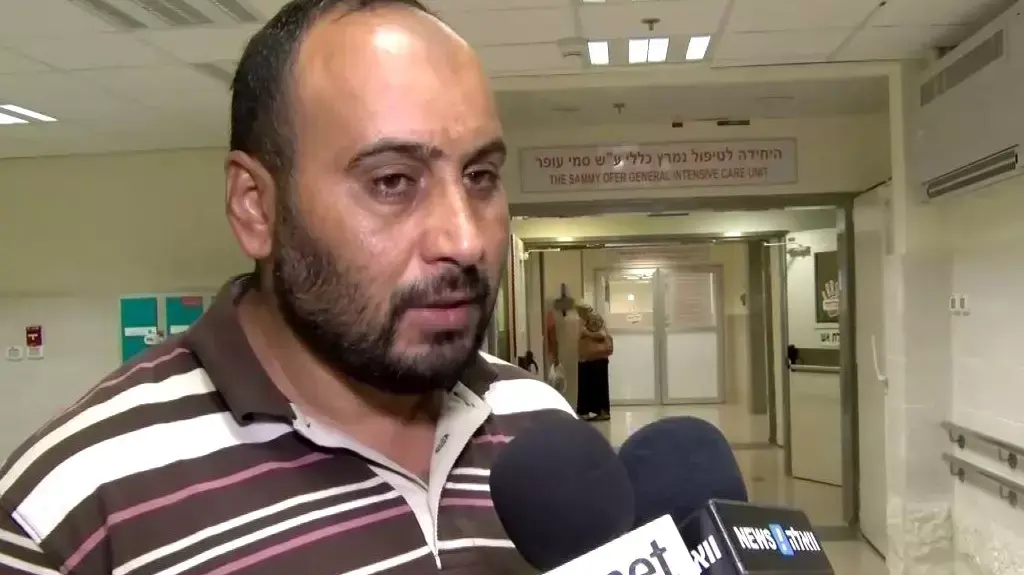 נאסר דוואבשה, דודו של הפעוט הפלסטיני שנהרג בהצתה בכפר דומא, בביקור בסורוקה, 1.8.2015 נאסר דוואבשה, דודו של הפעוט הפלסטיני שנהרג בהצתה בכפר דומא, בביקור בסורוקה, 1.8.2015