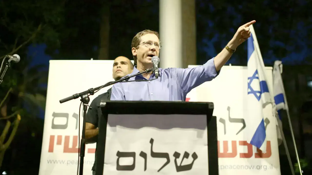 מחאת "דיי לאלימות, דיי להסתה", כיכר רבין, תל אביב, אוגוסט 2015 מחאת "דיי לאלימות, דיי להסתה", כיכר רבין, תל אביב, אוגוסט 2015