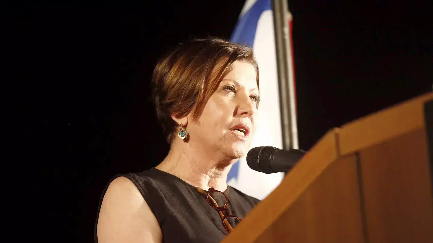 ח"כ זהבה גלאון, עצרת מחאה בעקבות פיגוע הדקירה במצעד הגאווה בירושלים, גן מאיר תל אביב, אוגוסט 2015 ח"כ זהבה גלאון, עצרת מחאה בעקבות פיגוע הדקירה במצעד הגאווה בירושלים, גן מאיר תל אביב, אוגוסט 2015