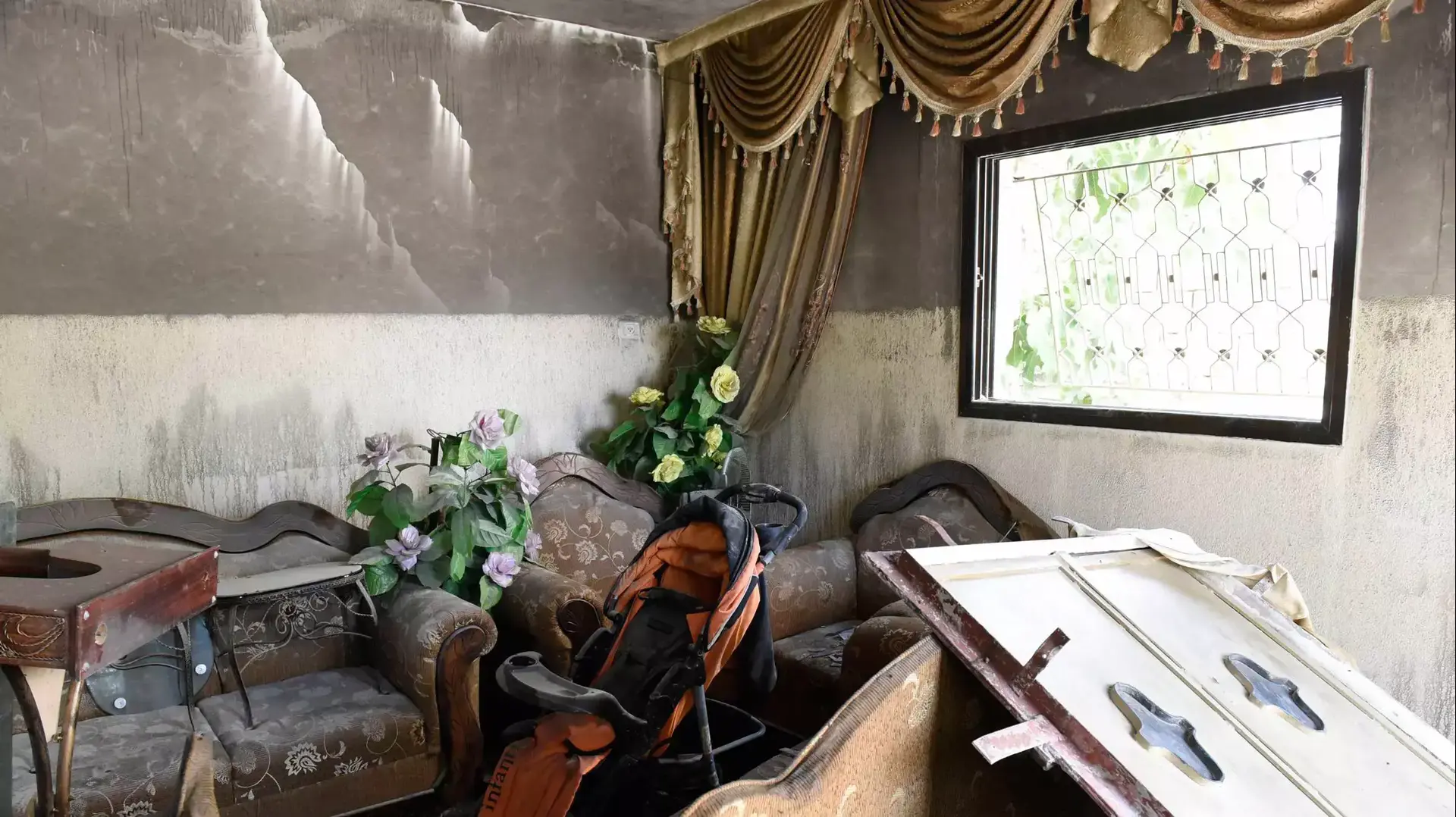 סוכת אבלים של שני הבתים שנשרפו בדומא בשומרון, אוגוסט 2015 סוכת אבלים של שני הבתים שנשרפו בדומא בשומרון, אוגוסט 2015