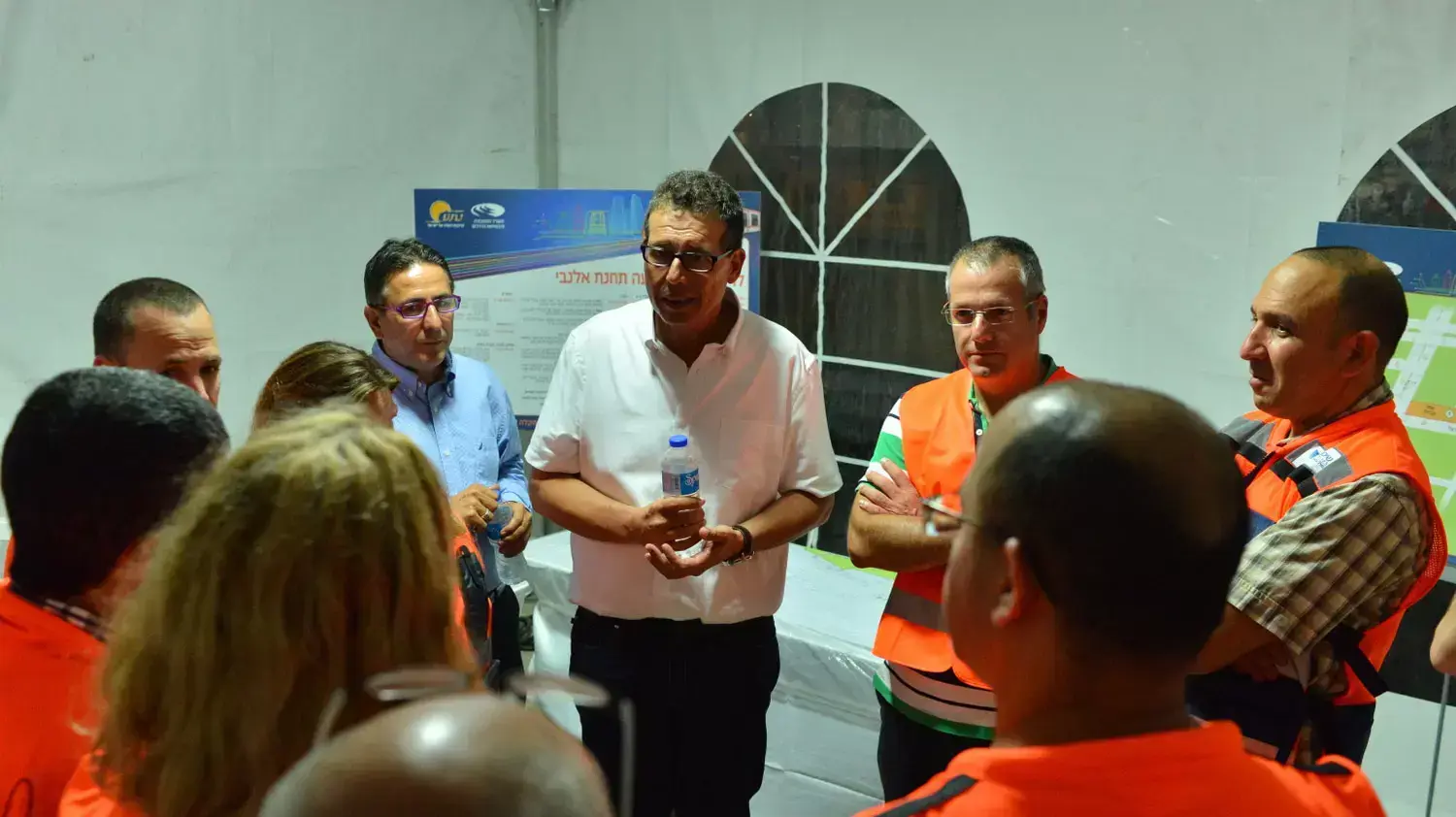 מנכ"ל נת"ע, יהודה בר און, תחילת החפירות של הרכבת הקלה בגוש דן. אוגוסט 2015 מנכ"ל נת"ע, יהודה בר און, תחילת החפירות של הרכבת הקלה בגוש דן. אוגוסט 2015