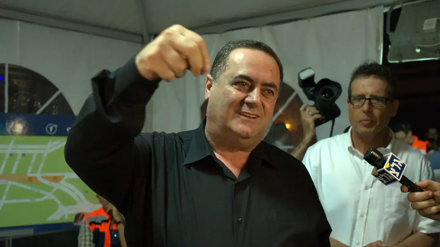 ישראל כץ, שר התחבורה, בתחילת החפירות של הרכבת הקלה בגוש דן. אוגוסט 2015 ישראל כץ, שר התחבורה, בתחילת החפירות של הרכבת הקלה בגוש דן. אוגוסט 2015