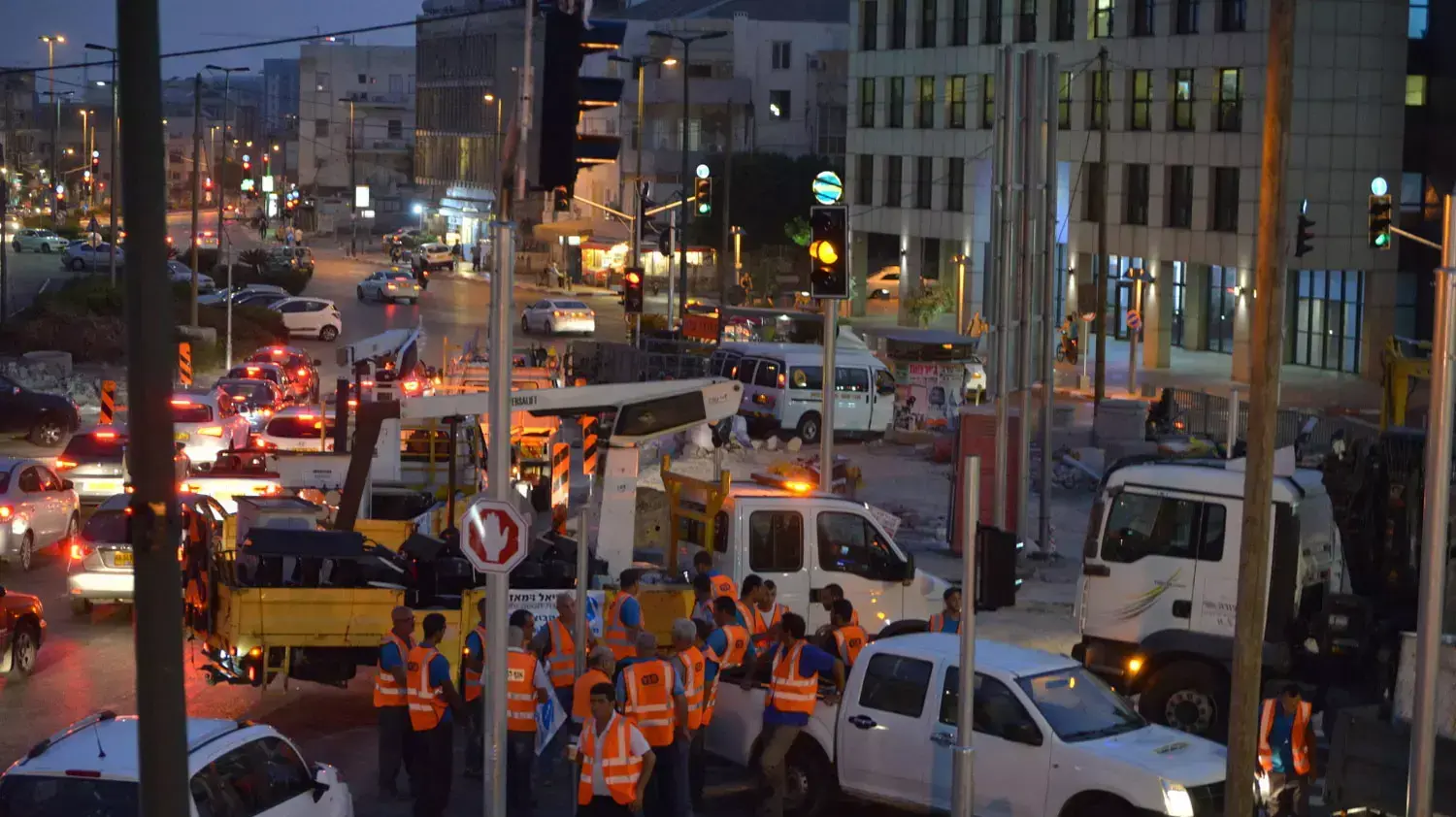 תחילת החפירות של הרכבת הקלה בגוש דן. אוגוסט 2015 תחילת החפירות של הרכבת הקלה בגוש דן. אוגוסט 2015