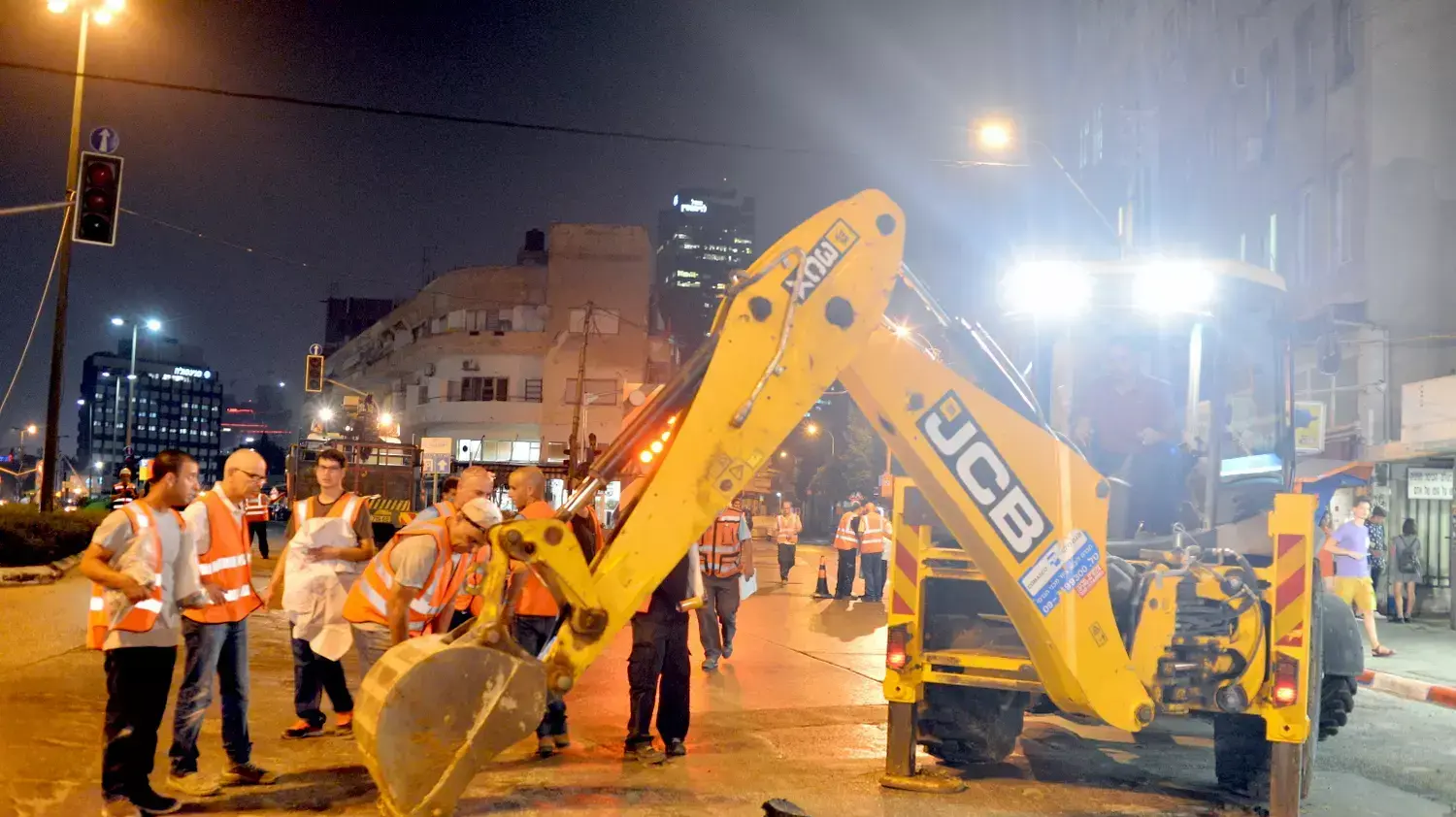 תחילת החפירות של הרכבת הקלה בגוש דן. אוגוסט 2015 תחילת החפירות של הרכבת הקלה בגוש דן. אוגוסט 2015