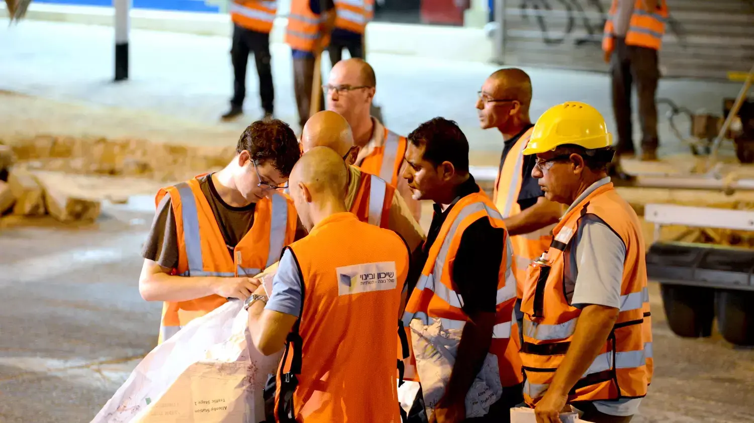 תחילת החפירות של הרכבת הקלה בגוש דן. אוגוסט 2015 תחילת החפירות של הרכבת הקלה בגוש דן. אוגוסט 2015