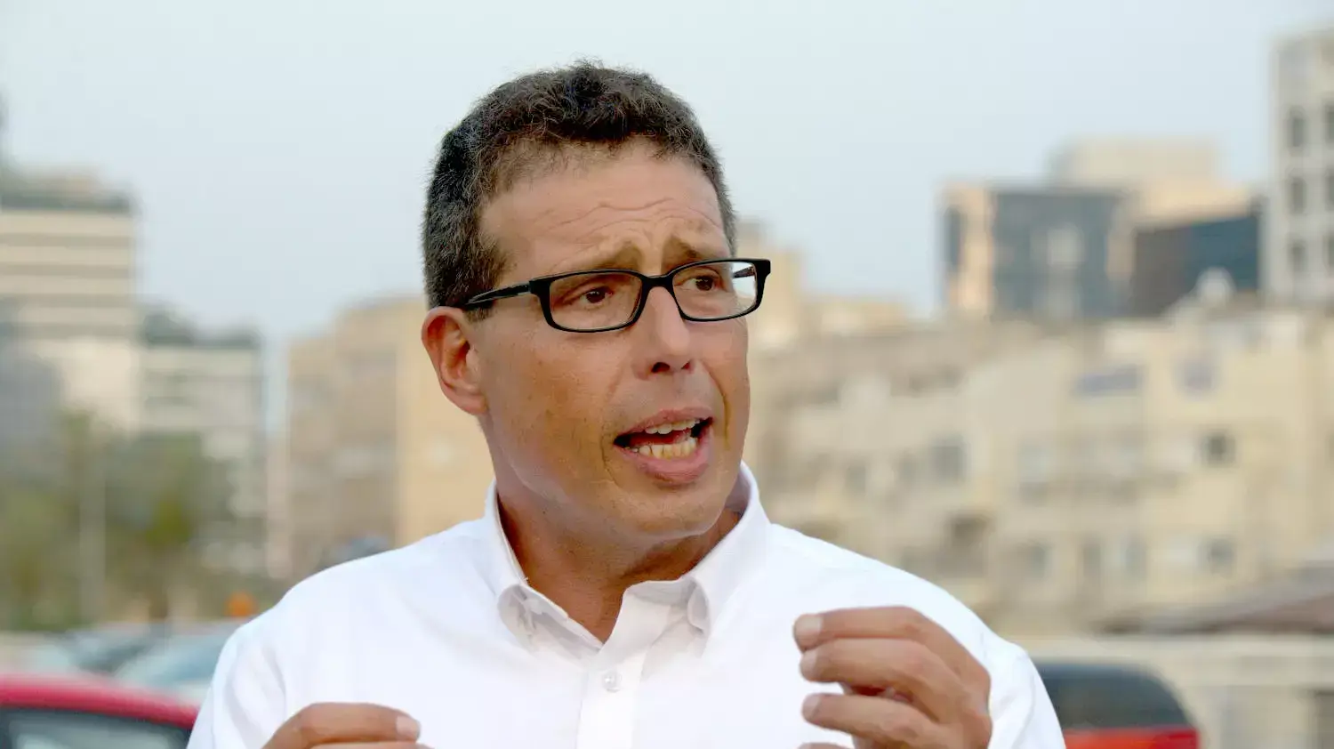 מנכ"ל נת"ע, יהודה בר און, תחילת החפירות של הרכבת הקלה בגוש דן. אוגוסט 2015