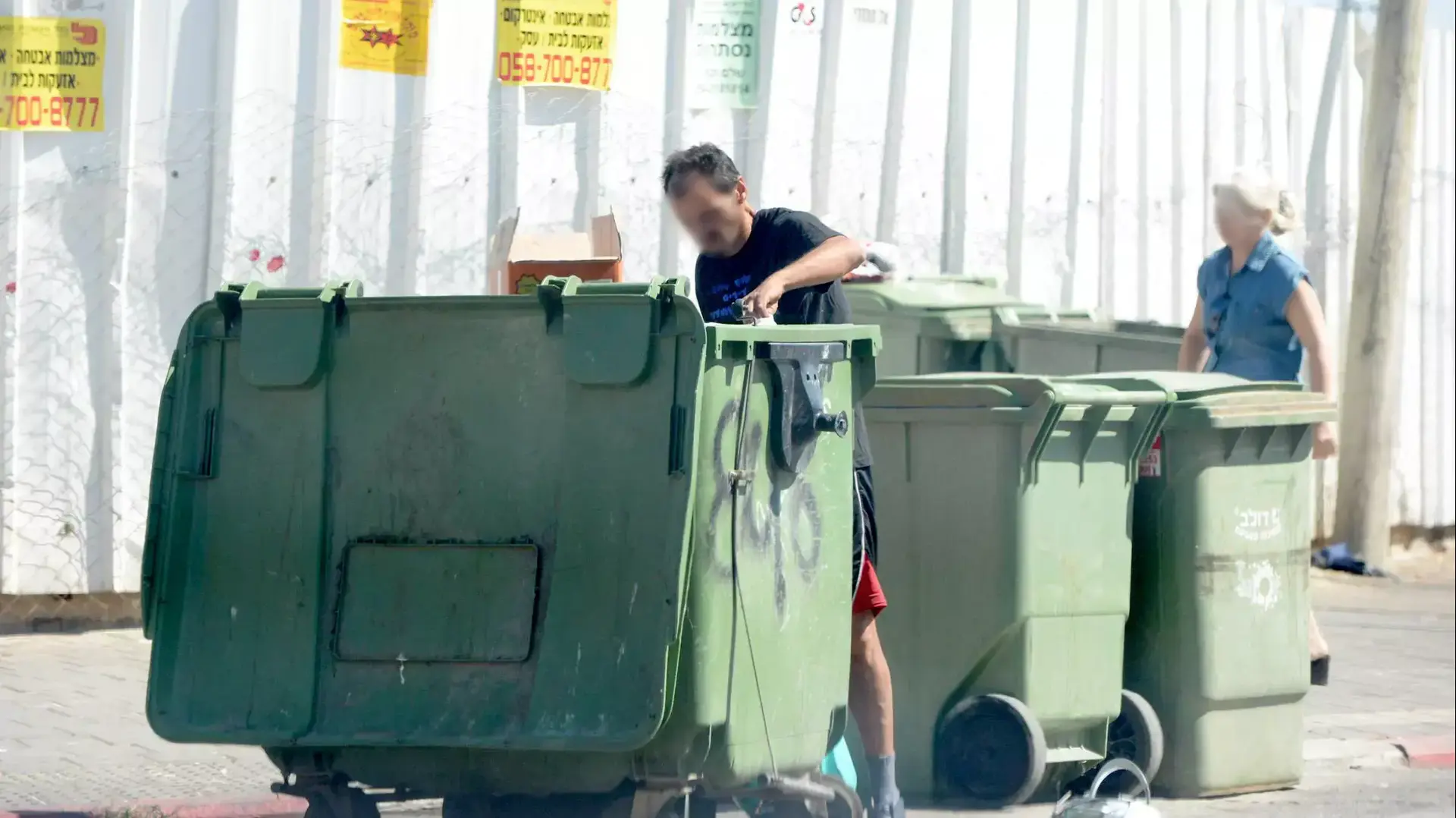 עוני קשה בתחנה המרכזית הישנה, יוני 2015