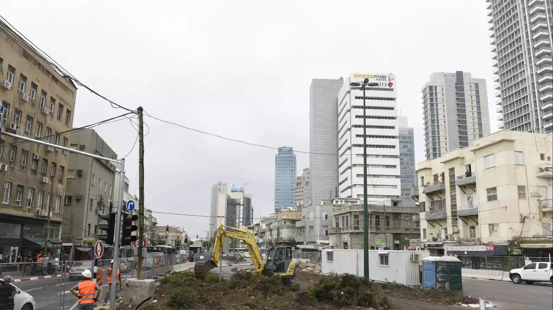 עבודות הרכבת הקלה ברחוב יהודה הלוי, אוגוסט 2015 עבודות הרכבת הקלה ברחוב יהודה הלוי, אוגוסט 2015