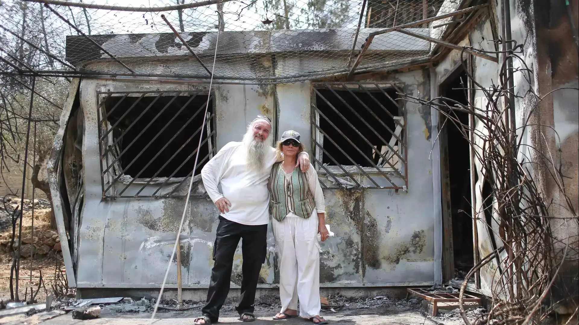 אבן ספיר יום לאחר השריפה, אוגוסט 2015 אבן ספיר יום לאחר השריפה, אוגוסט 2015
