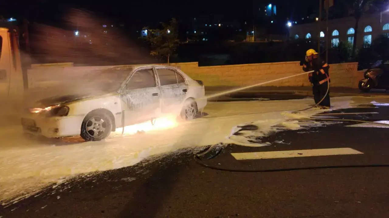 בקבוקי תבערה הושלכו לעבר רכבים בבית חנינא בירושלים, 3 באוגוסט 2015