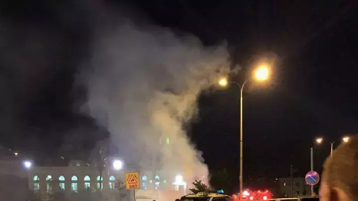 בקבוקי תבערה הושלכו לעבר רכבים בבית חנינא בירושלים, 3 באוגוסט 2015 בקבוקי תבערה הושלכו לעבר רכבים בבית חנינא בירושלים, 3 באוגוסט 2015