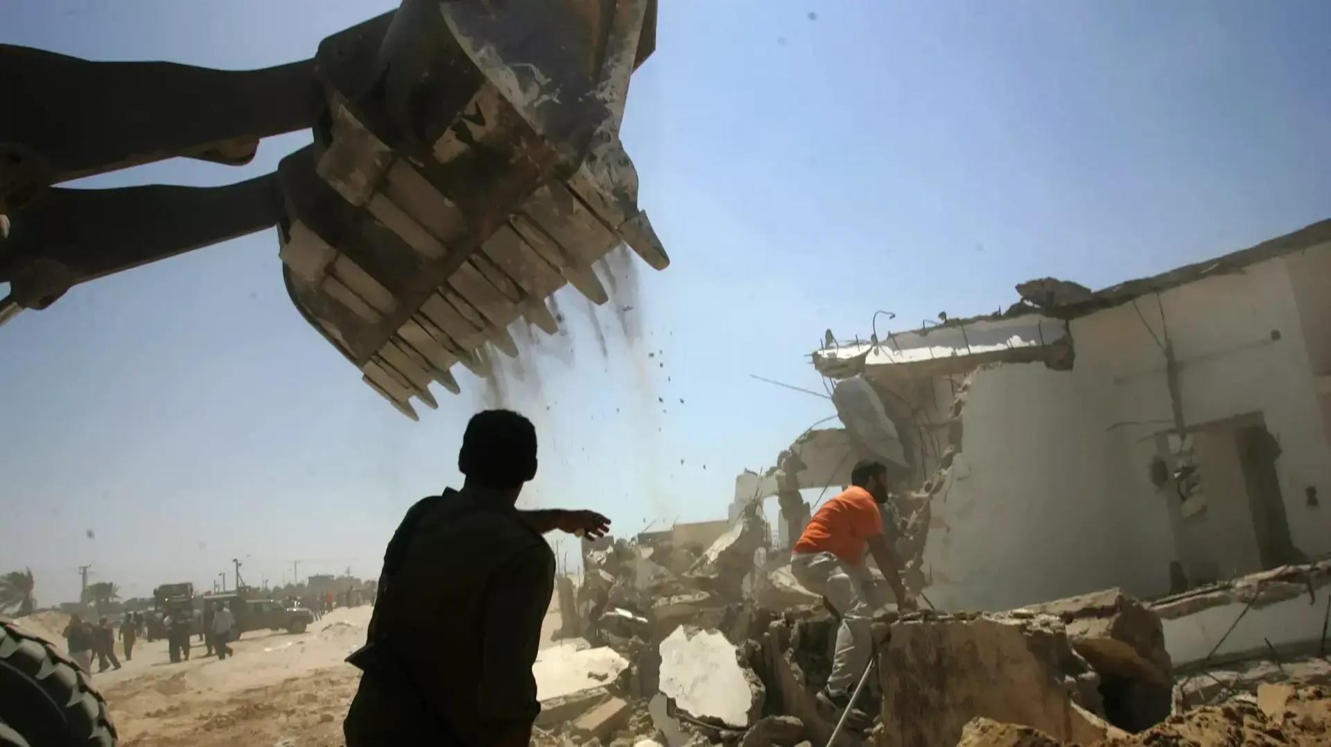הריסות שירת הימין, דרום רצועת עזה, יוני 2005 הריסות שירת הימין, דרום רצועת עזה, יוני 2005