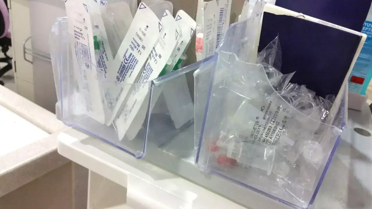 תושב נתניה התפרע בחדר מיון בבית החולים יוספטל, אילת, אוגוסט 2015 תושב נתניה התפרע בחדר מיון בבית החולים יוספטל, אילת, אוגוסט 2015