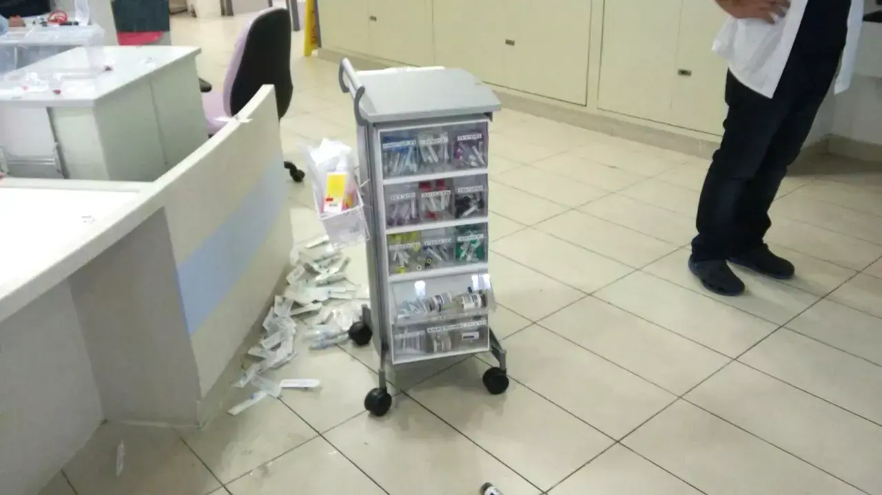 תושב נתניה התפרע בחדר מיון בבית החולים יוספטל, אילת, אוגוסט 2015 תושב נתניה התפרע בחדר מיון בבית החולים יוספטל, אילת, אוגוסט 2015