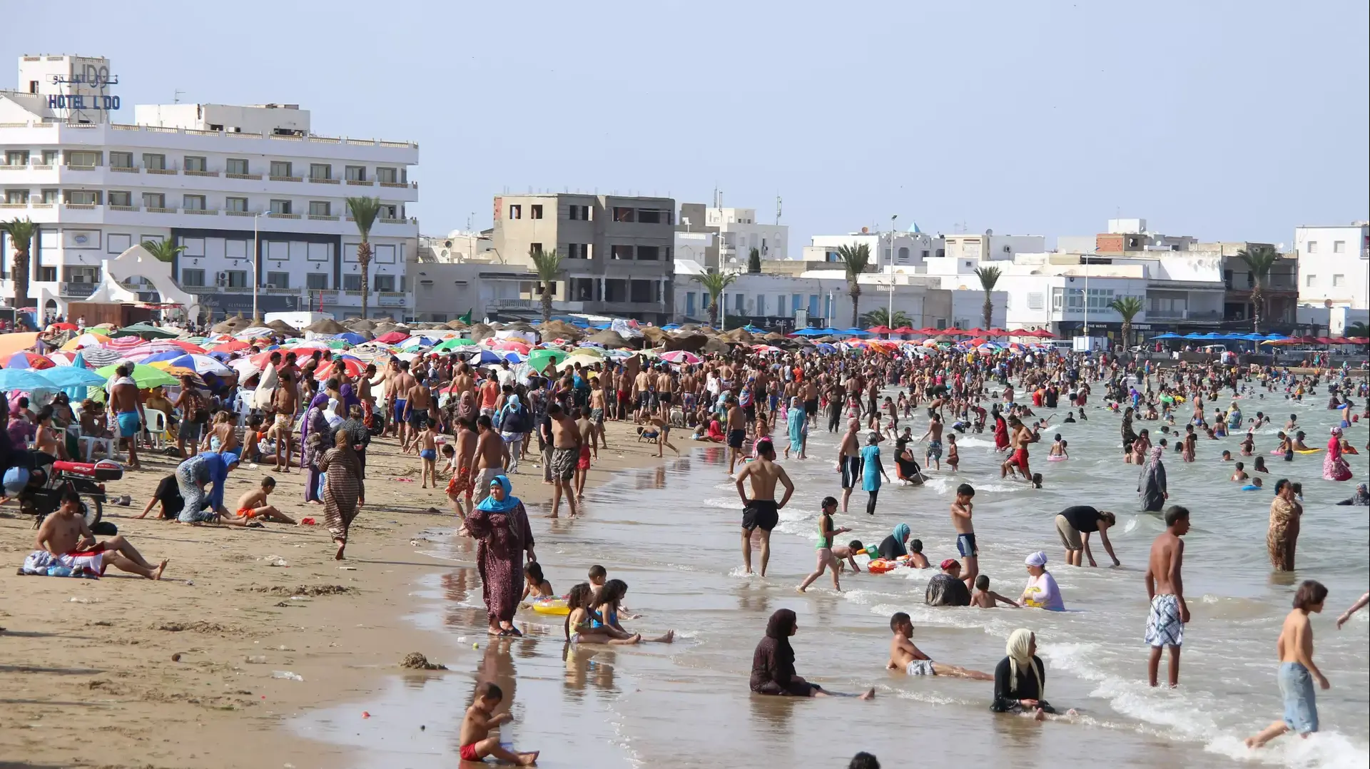 מצטננים בעקבות גל החום, תוניס מצטננים בעקבות גל החום, תוניס