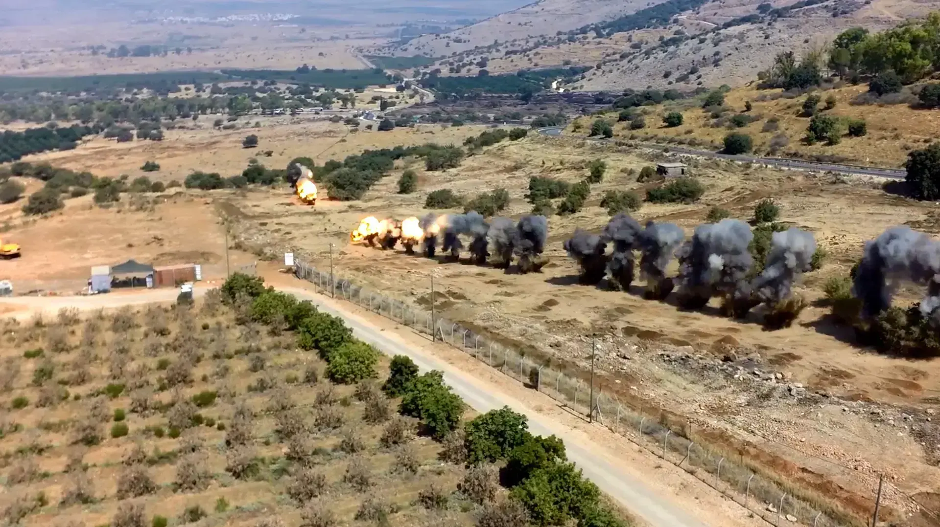 תיעוד: פיצוץ עשרות מוקשים הפרוסים על 250 דונם