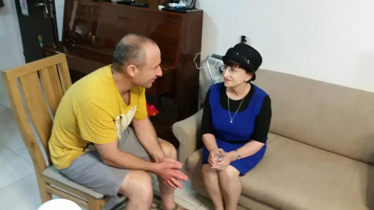 אורי בנקי, אביה של שירה בנקי שנרצחה במצעד הגאווה בירושלים עם הרבנית עדינה בר-שלום. אוגוסט 2015 אורי בנקי, אביה של שירה בנקי שנרצחה במצעד הגאווה בירושלים עם הרבנית עדינה בר-שלום. אוגוסט 2015