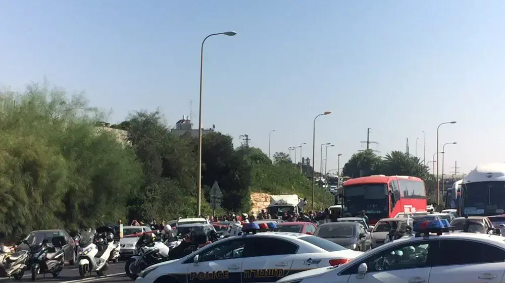 נתיבי איילון נחסמו עקב כלי רכב חשוד 06 אוגוסט 2015
