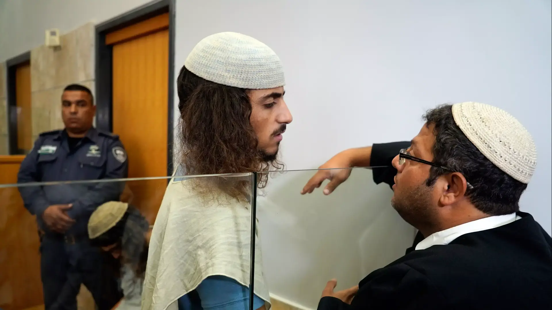 ינון ראובני ויהודה אסרף אלעד, נאשמים בהצתה של כנסיית הלחם והדגים, בימ"ש השלום נצרת, 6 באוגוסט 2015 ינון ראובני ויהודה אסרף אלעד, נאשמים בהצתה של כנסיית הלחם והדגים, בימ"ש השלום נצרת, 6 באוגוסט 2015