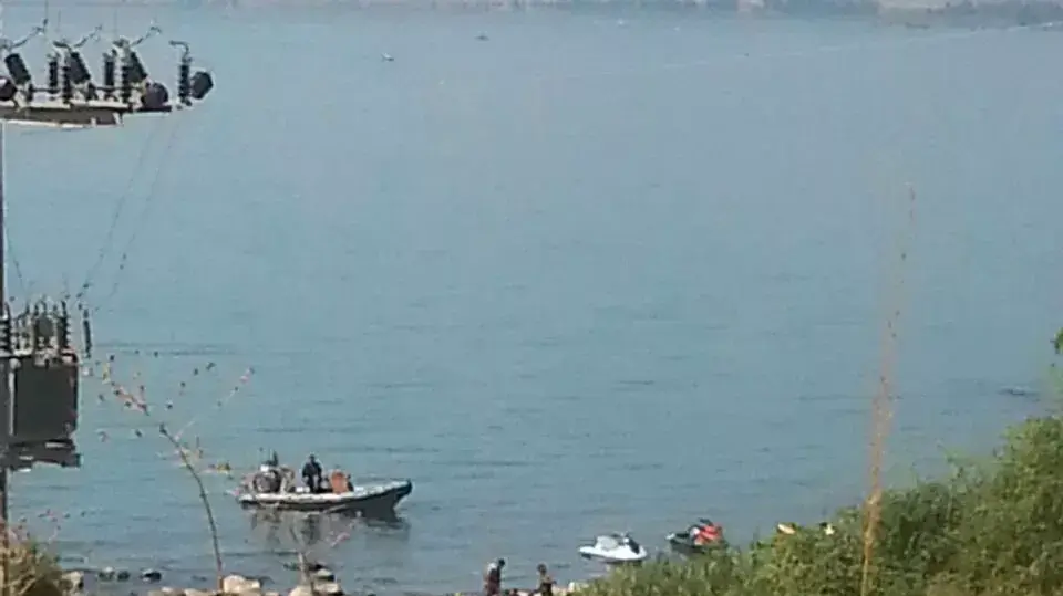 מציאת גופת הפלסטיני בן ה-20 שנמשתה מנחל באזור כפר נחום צפונית לכנרת, 8 באוגוסט 2015 מציאת גופת הפלסטיני בן ה-20 שנמשתה מנחל באזור כפר נחום צפונית לכנרת, 8 באוגוסט 2015